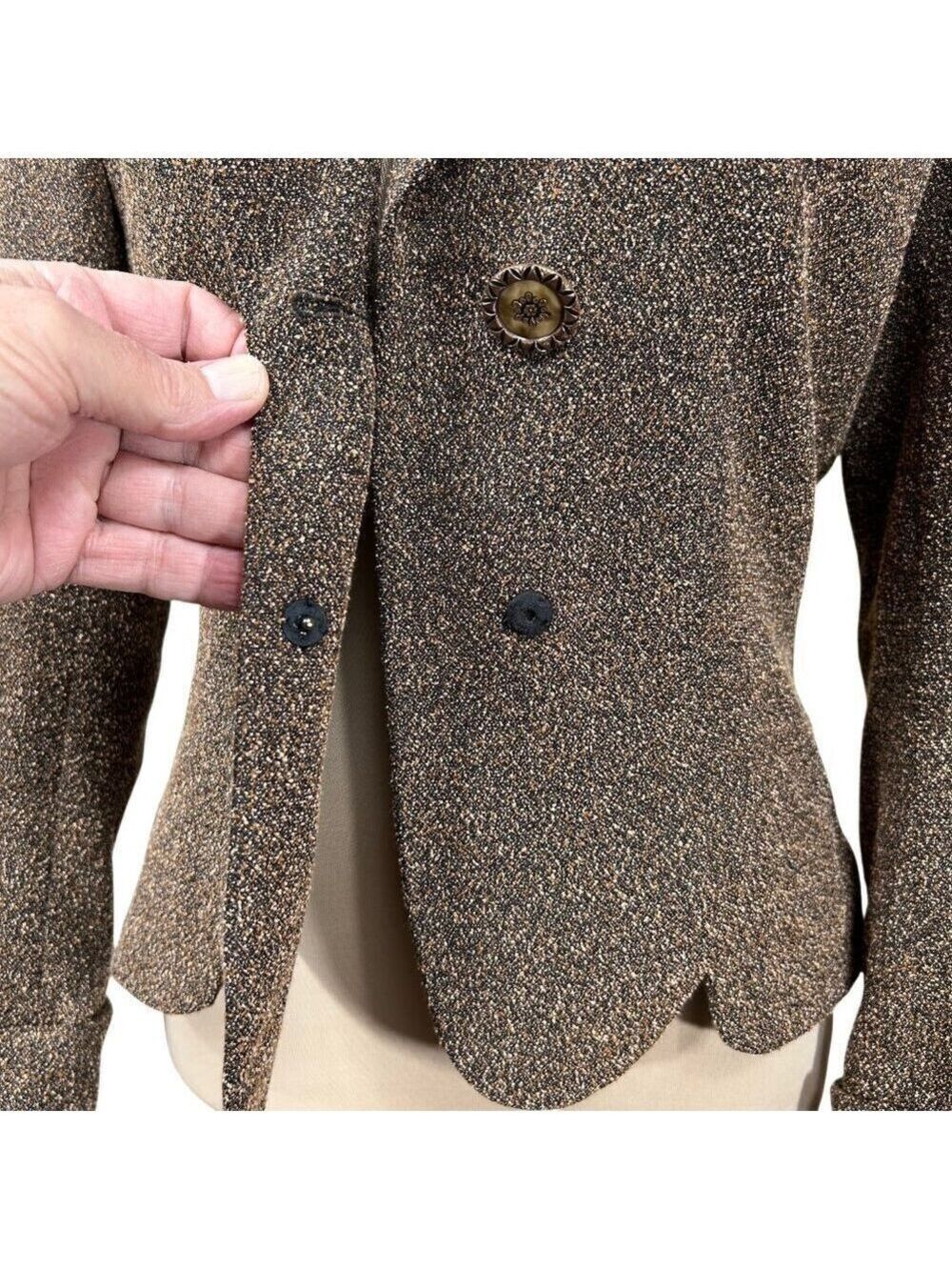 Newport News Vintage Brown Scalloped Rhinestone Button Blazer Size 8 - Picture 6 of 10